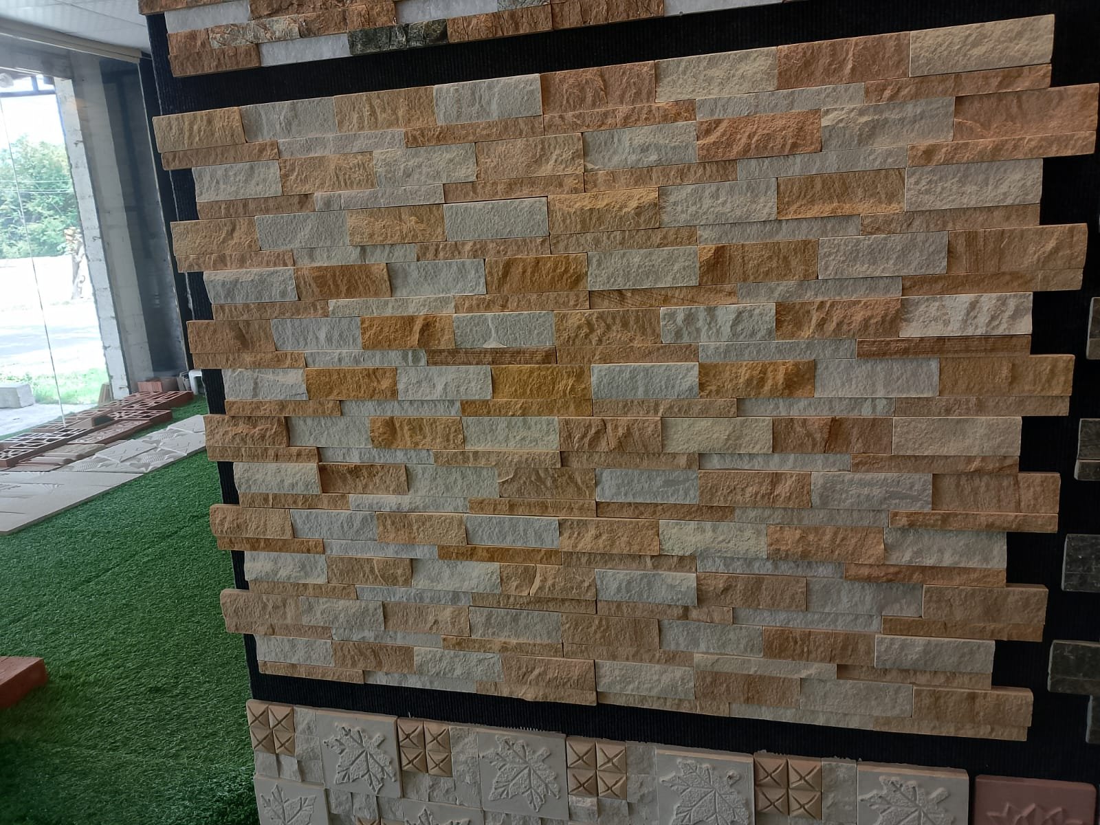 Tan & White Outdoor Ledgestone
